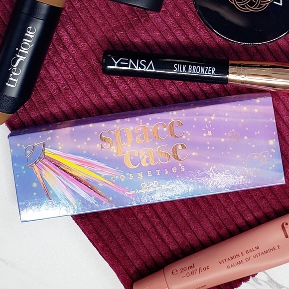 SPACE CASE COSMETICS Custom Eyeshadow Palette - Picture 3 of 10